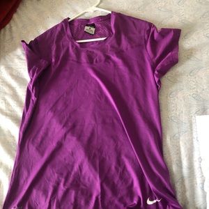 Nike pro die fit top